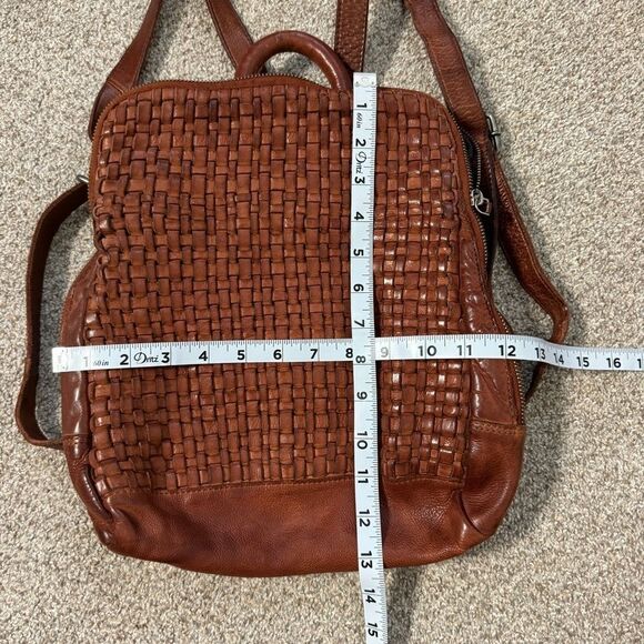 Vilenca Holland brown supple distressed leather basketweave hobo backpack bag - Picture 11 of 12